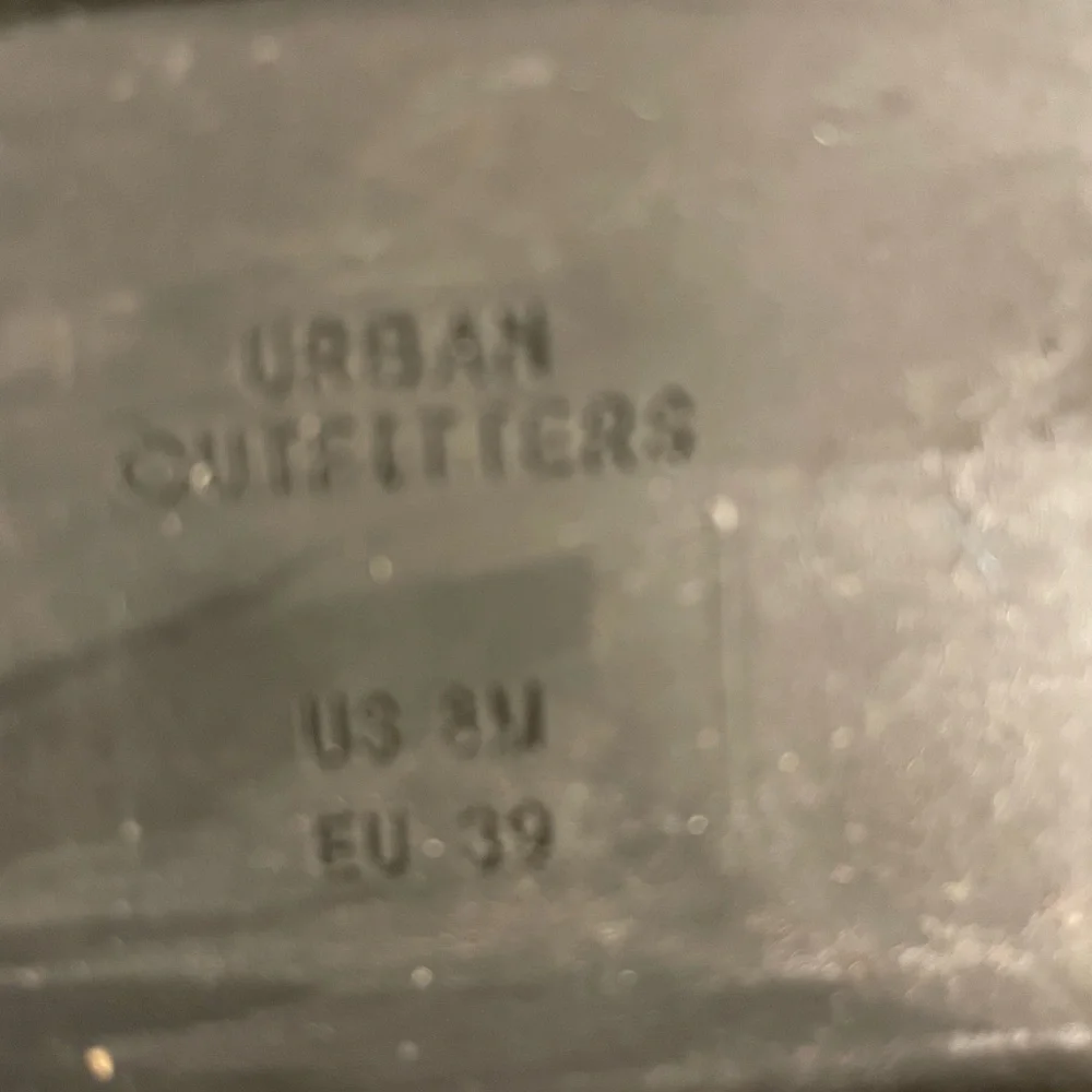 Urban outfitters combat boots side zipper chunky heel. Size 8 excellent conditio - Picture 4 of 5